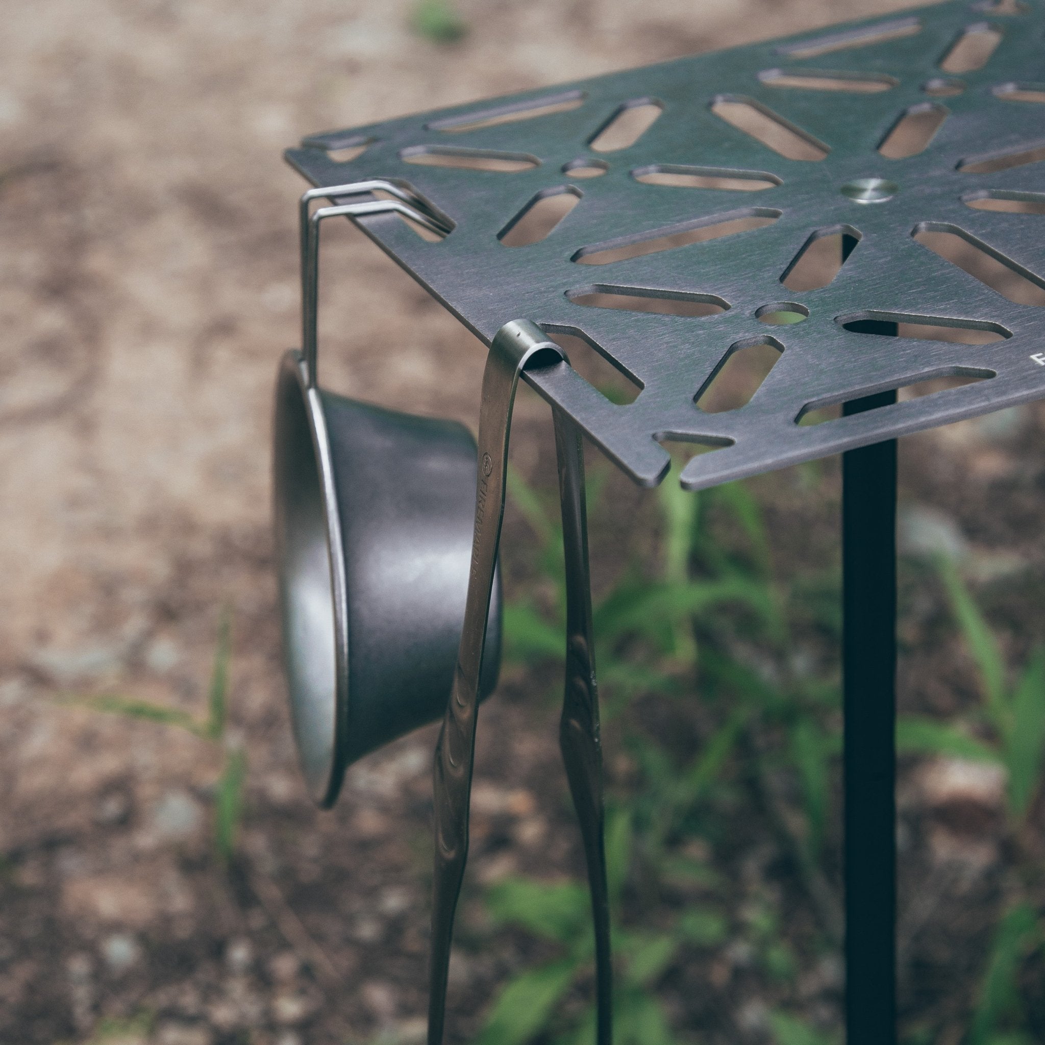Dandelion Ultralight Ground Stake Table